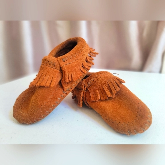 Minnetonka‎ leather baby shoes - Picture 1 of 4